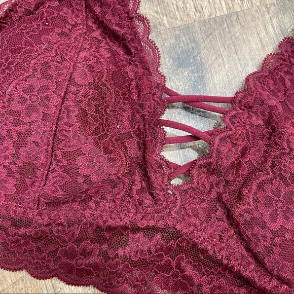 Echo pajama shorts & Gilly Hicks Halter Bralette - Picture 12 of 14